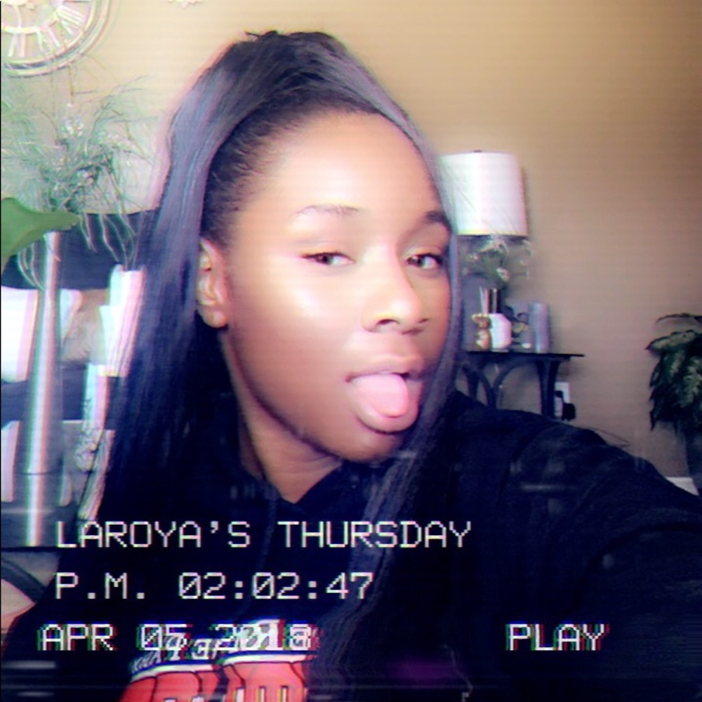 Meet your Posher, Laroya